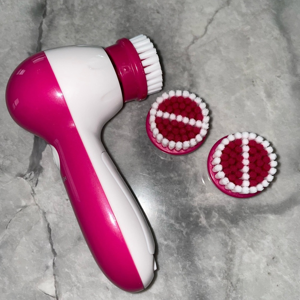 Gentle Pink Face Cleaner Tool